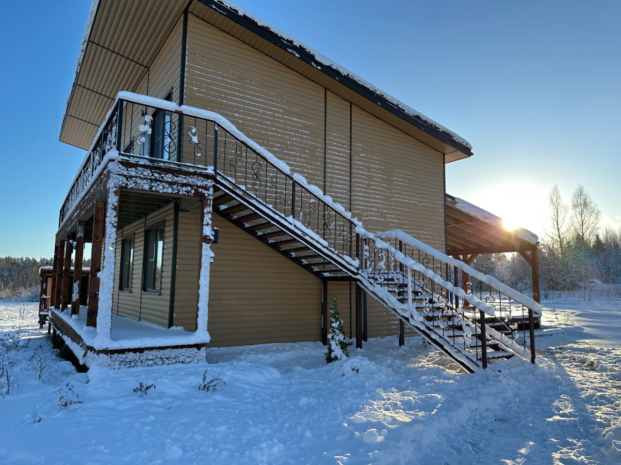 отель ближний кордон в снегу